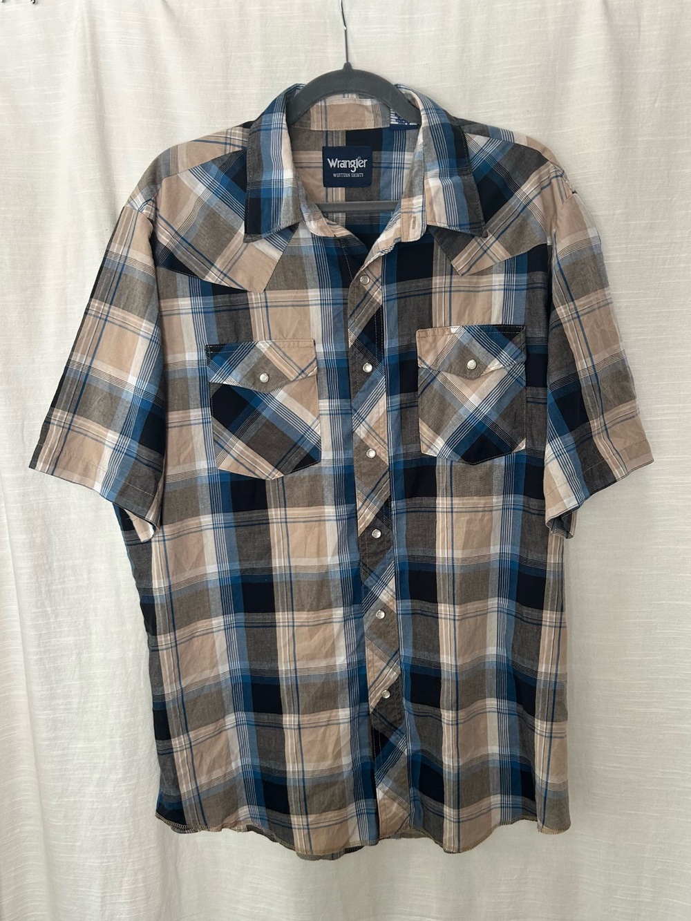 Wrangler Vintageā Western Men's Short Sleeve Tan & Navy Plaid Button-Up Shirt